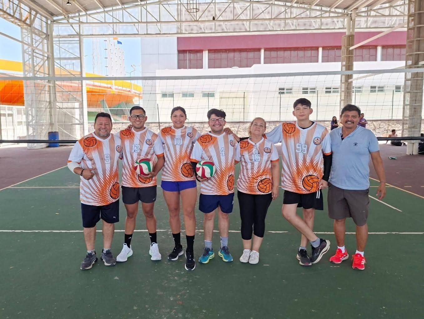 Entrega de uniformes Voleibol SUTUAT 1